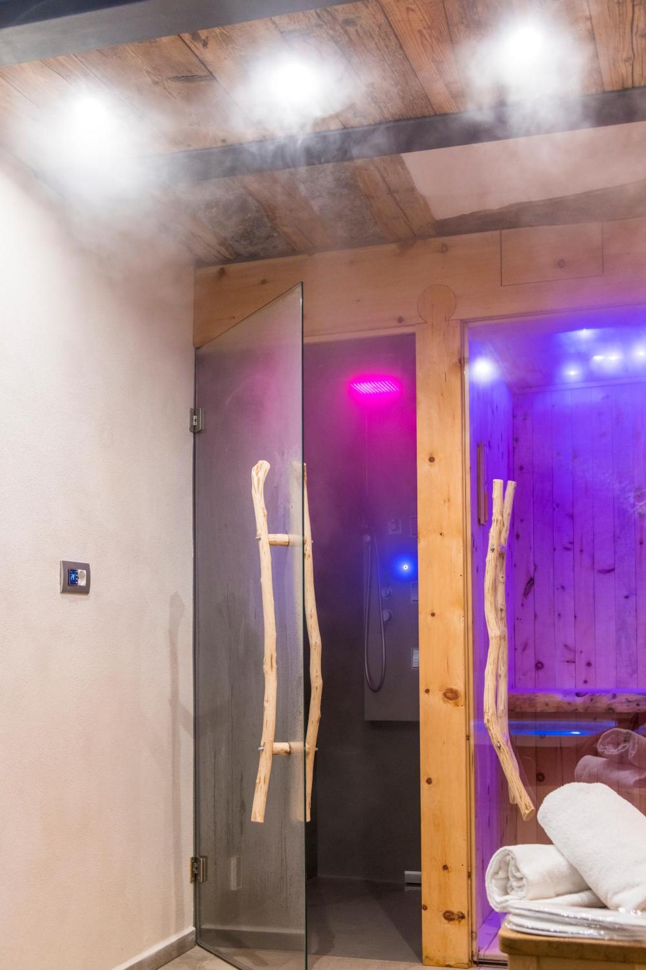La Placette - Albergo Diffuso E Trattoria Usseaux Kültér fotó