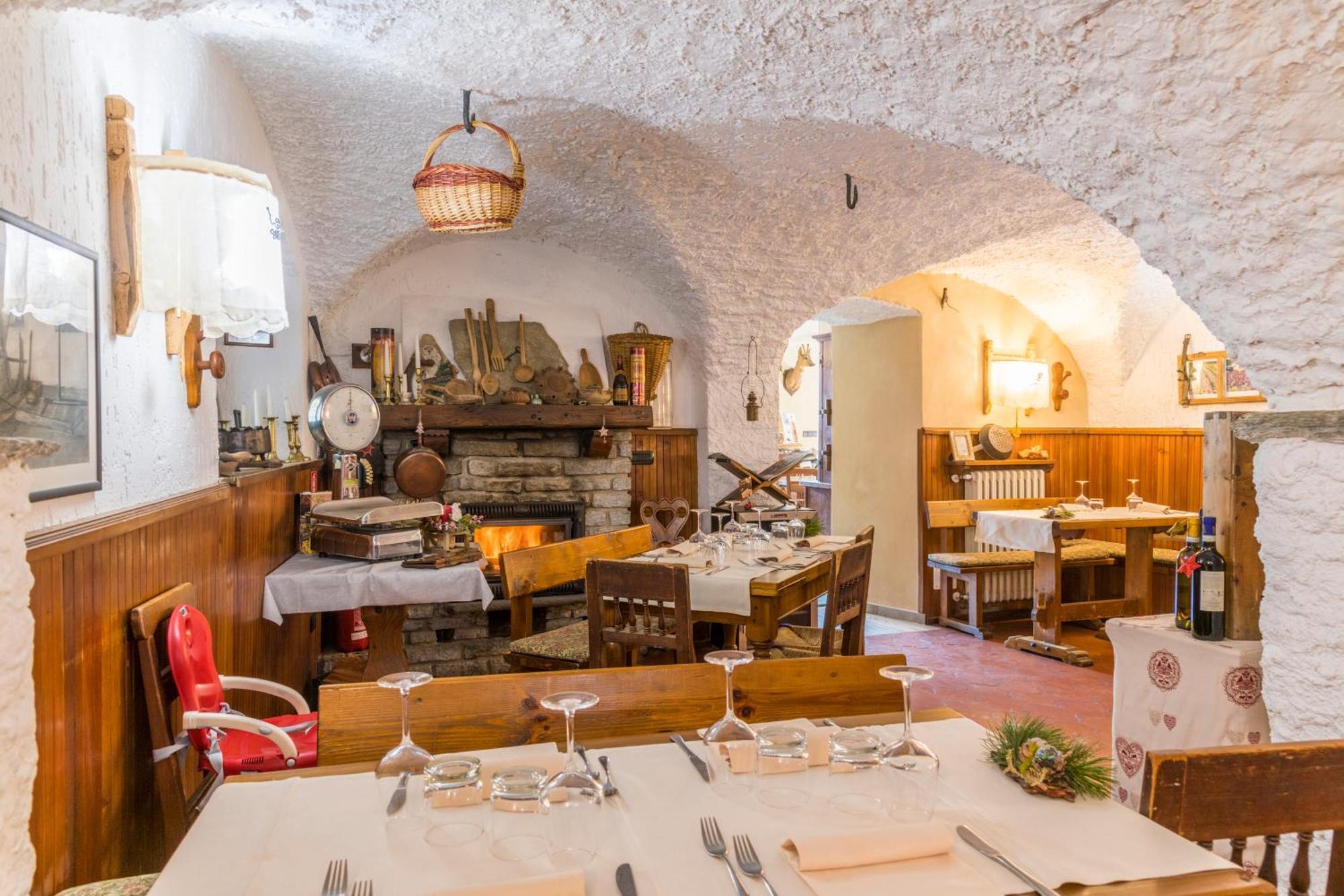 La Placette - Albergo Diffuso E Trattoria Usseaux Kültér fotó