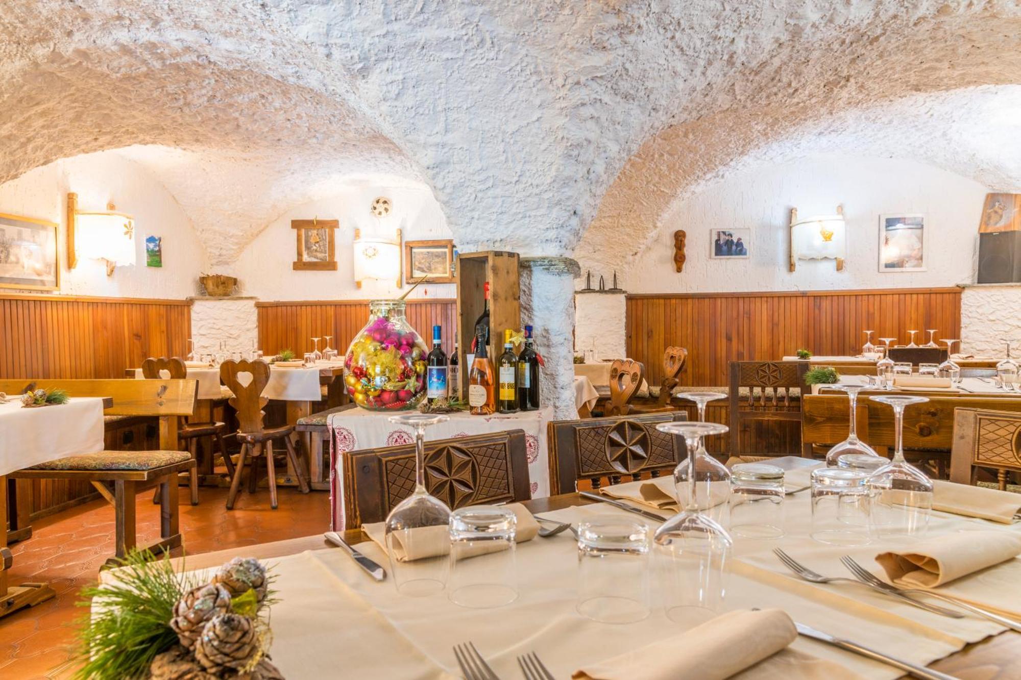 La Placette - Albergo Diffuso E Trattoria Usseaux Kültér fotó
