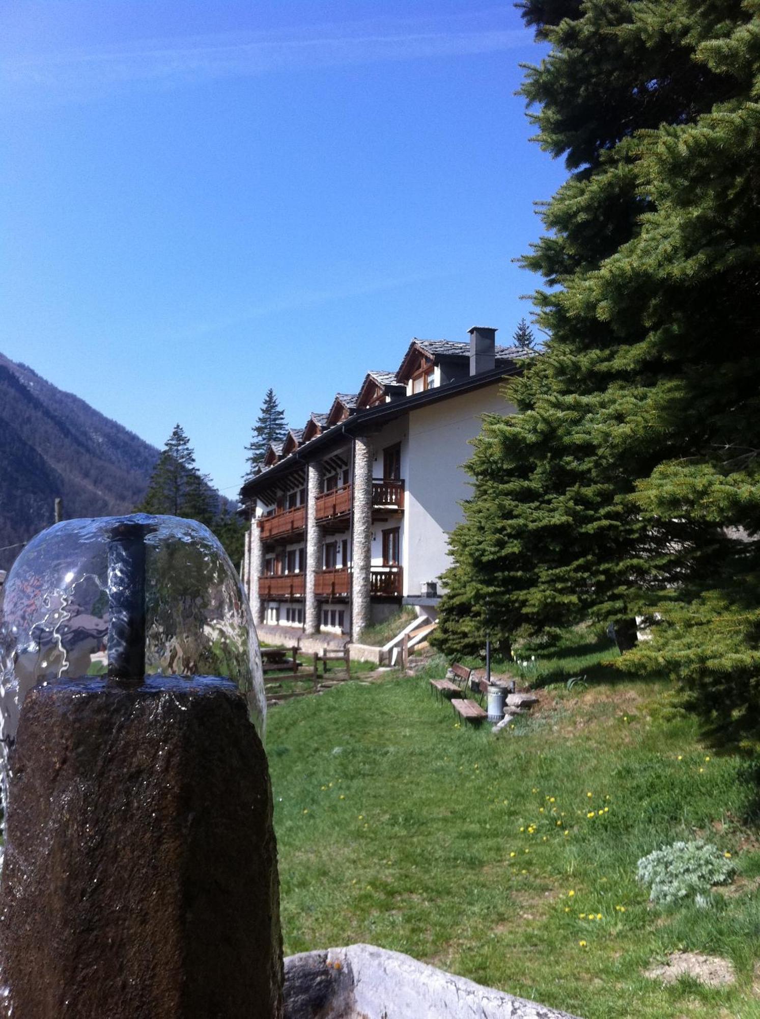 La Placette - Albergo Diffuso E Trattoria Usseaux Kültér fotó