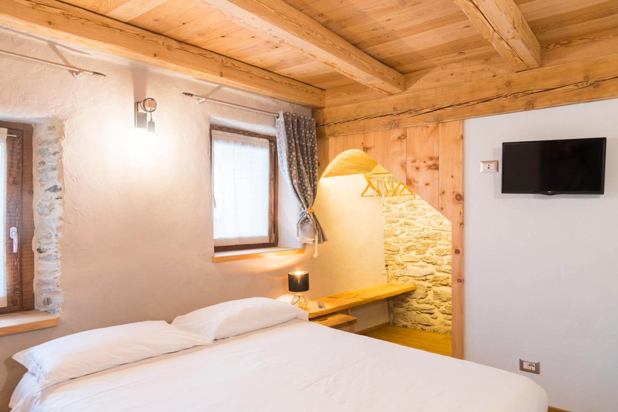 La Placette - Albergo Diffuso E Trattoria Usseaux Kültér fotó