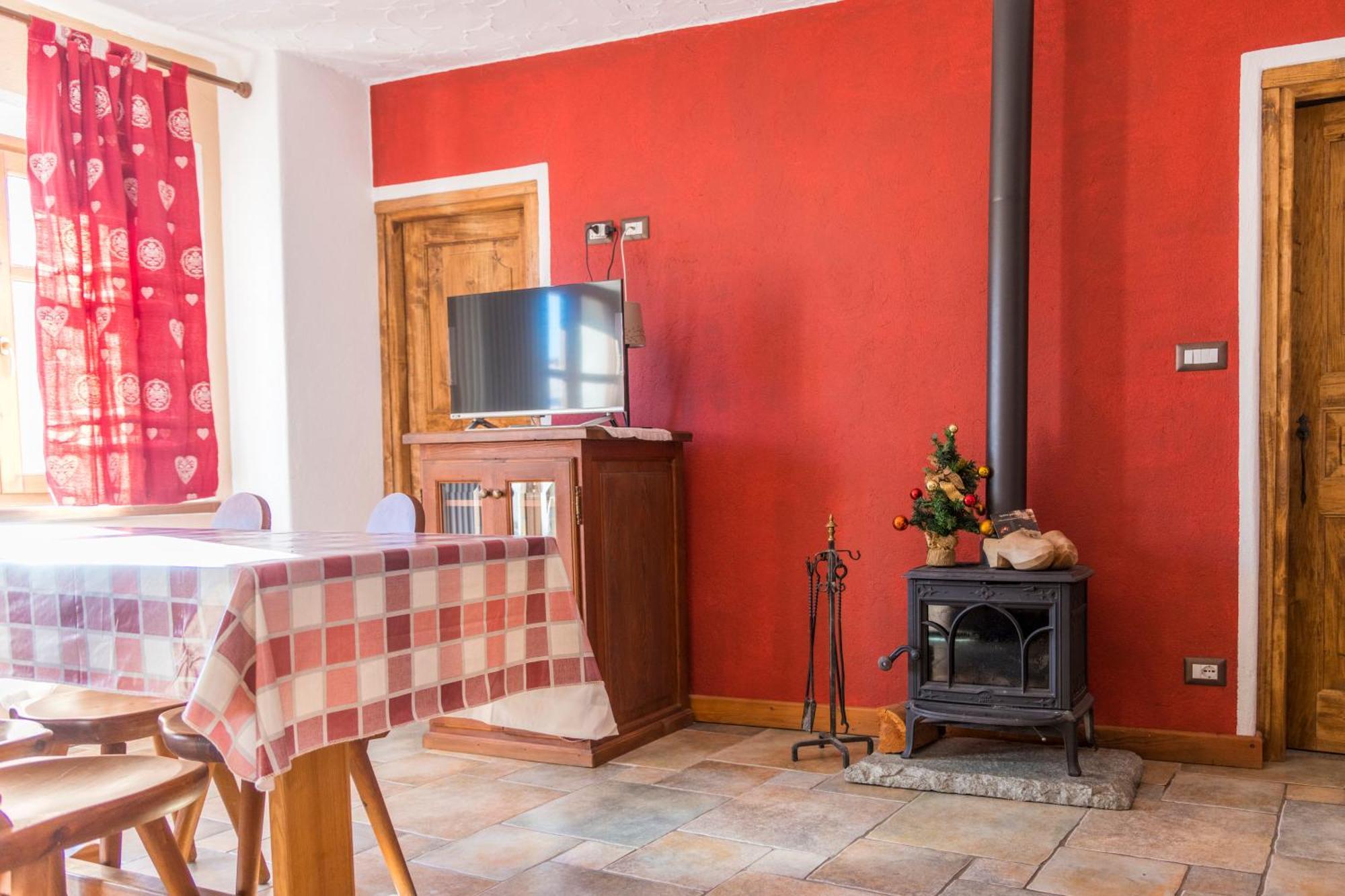 La Placette - Albergo Diffuso E Trattoria Usseaux Kültér fotó