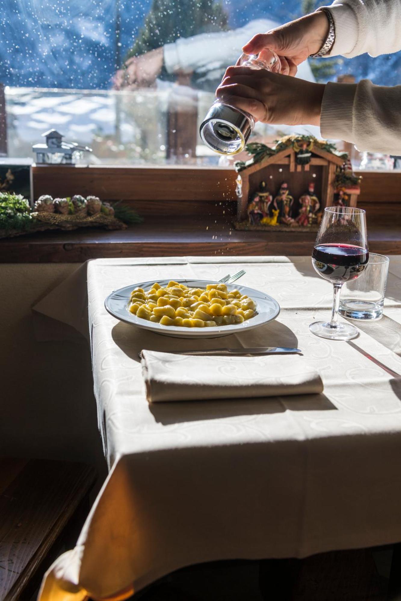 La Placette - Albergo Diffuso E Trattoria Usseaux Kültér fotó
